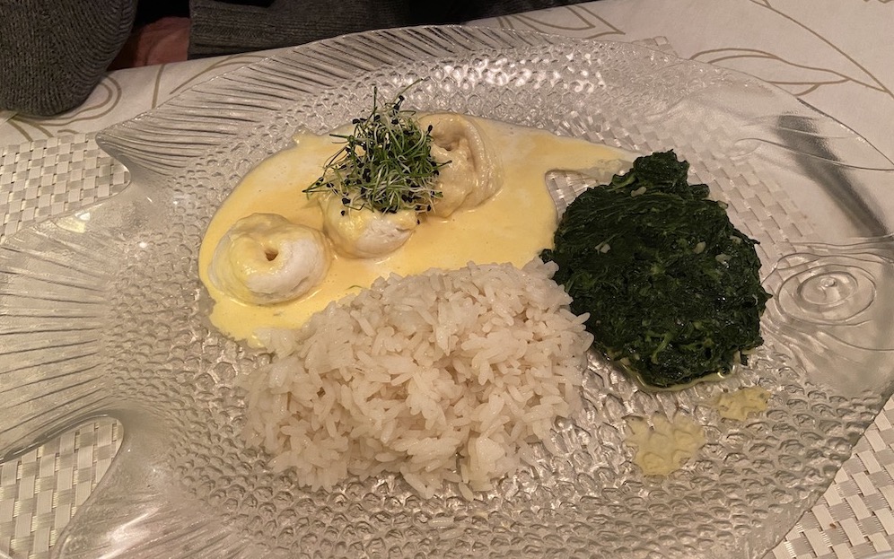 Fisch mit Reis und Spinat