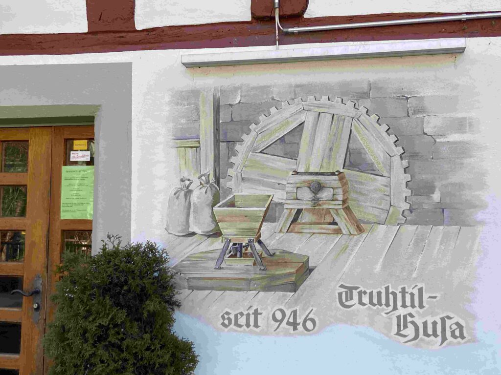 Gemälde an Wand von der Trichti