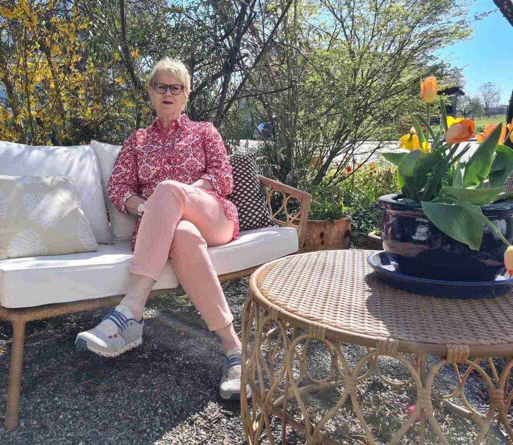 Sandra Fischer im Garten