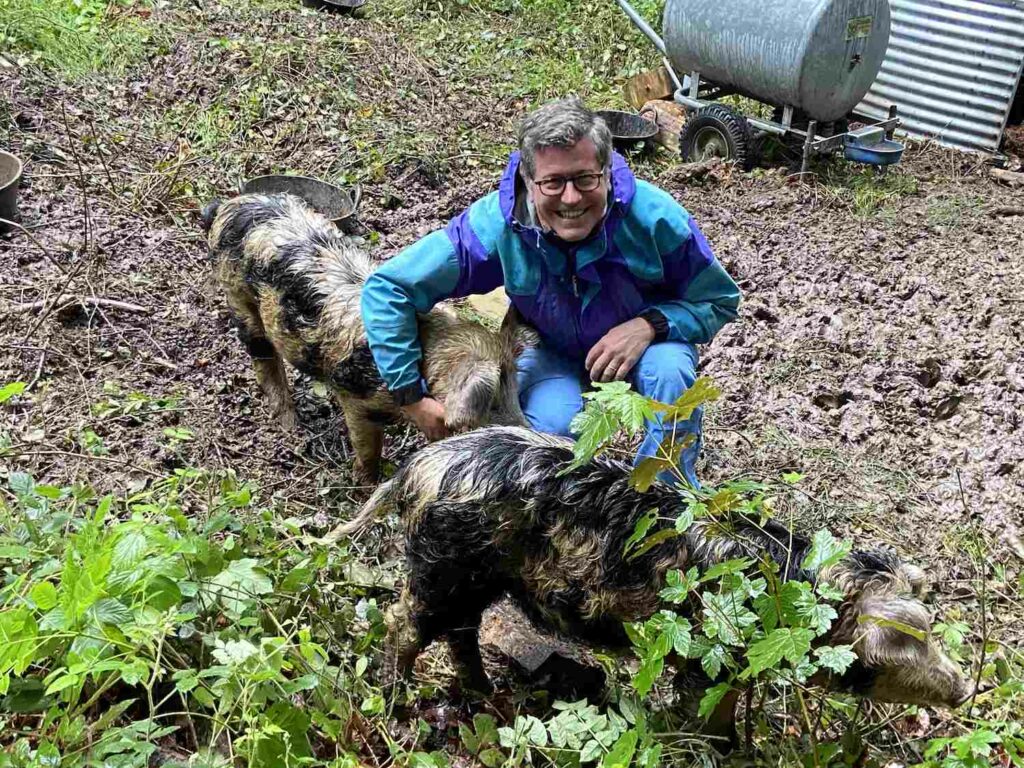 Sascha Ullmann mit Turopolje-Schweinen