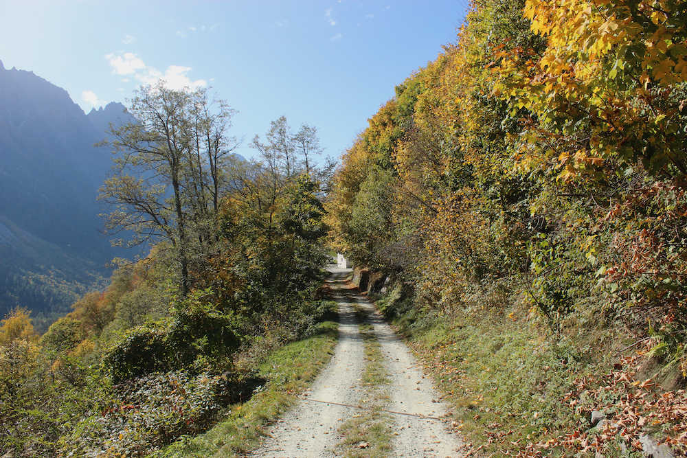 Schöne Wegstrecke im Bergell