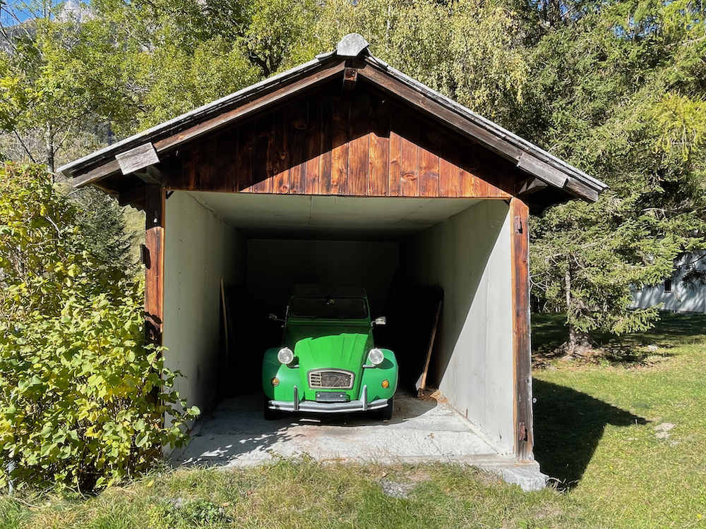 Döschwo in Garage