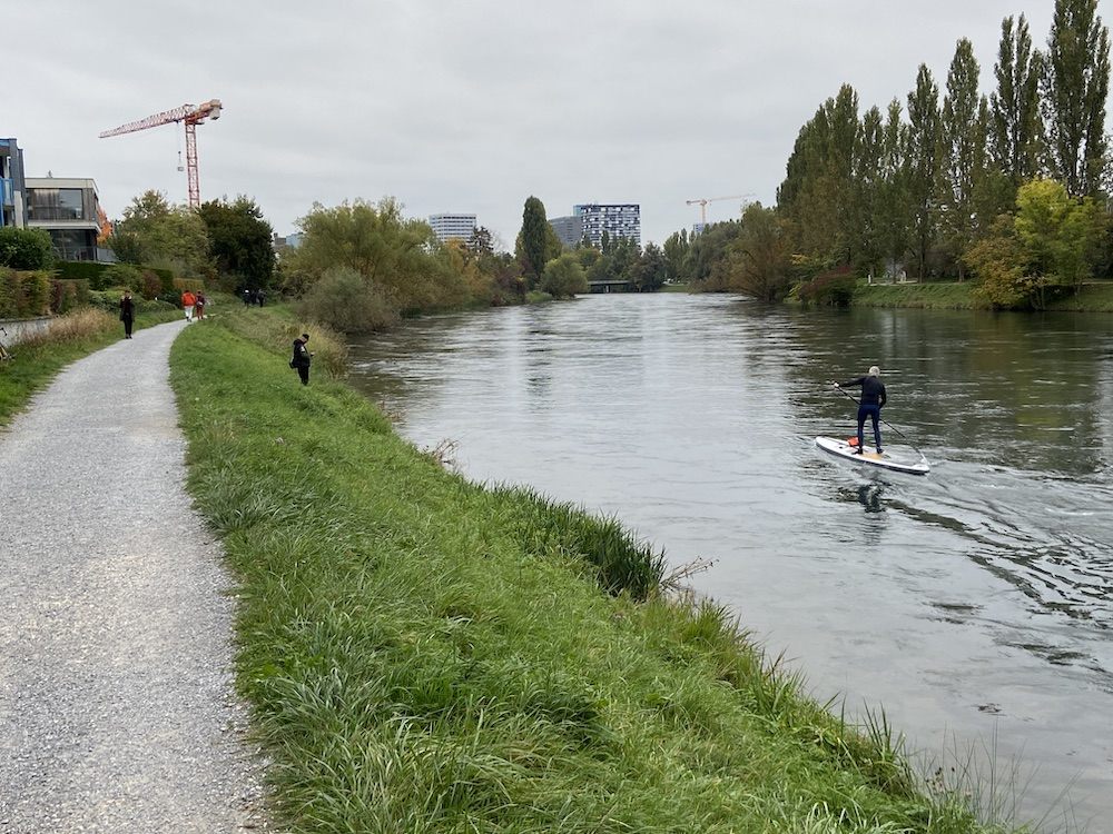 Standup-Paddler auf der Limmat