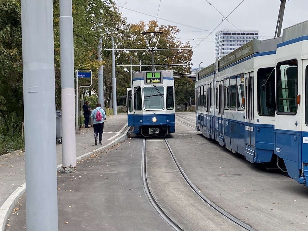 Tram Nr. 8 an der Wendeschleife Hardturm