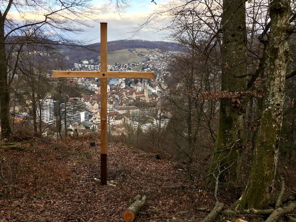 Das umstrittene Kreuz über Baden
