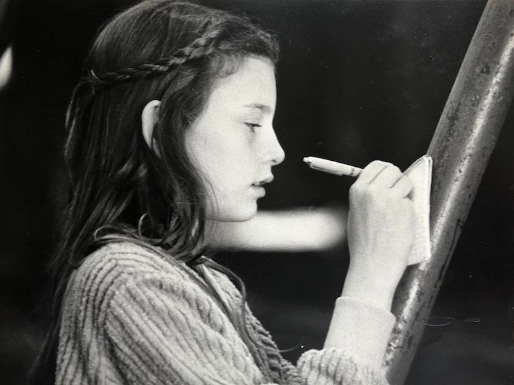 Mireille Diel beim Malen um 1980