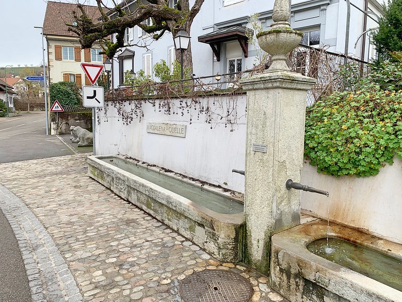 Schwefelwasser aus dem Doppelbrunnen in Magden