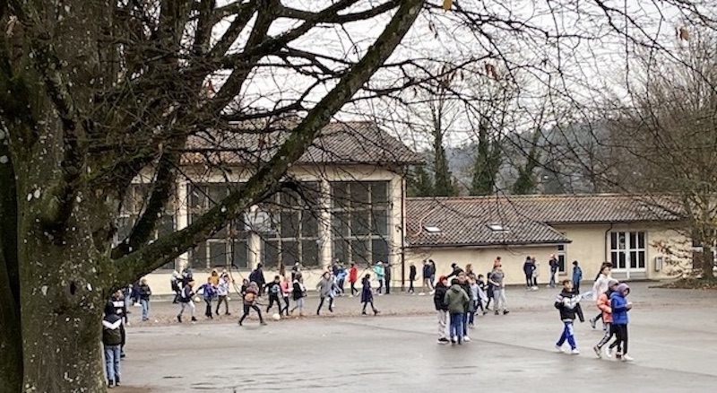 Die Kinder der Schule Rüterwis warten auf ein Betreuungshaus