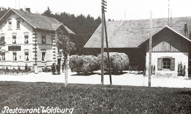 Eine imposantes Duo: Die «Waldburg» mit Scheune, Datum unbekannt