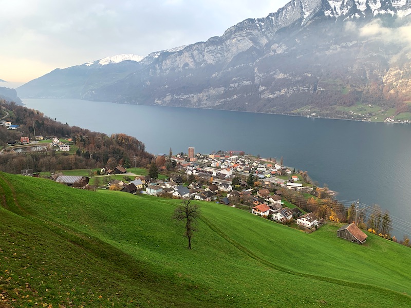 Idyllisches Murg am Walensee, das Ziel der Wanderung