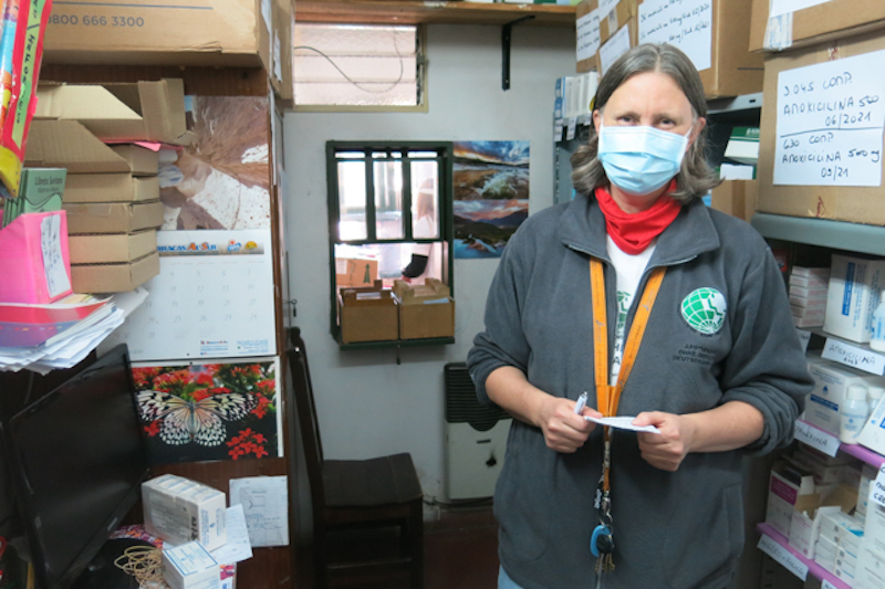 Carina Vetye in ihrer Apotheke in Buenos Aires (Fotos: zvg)