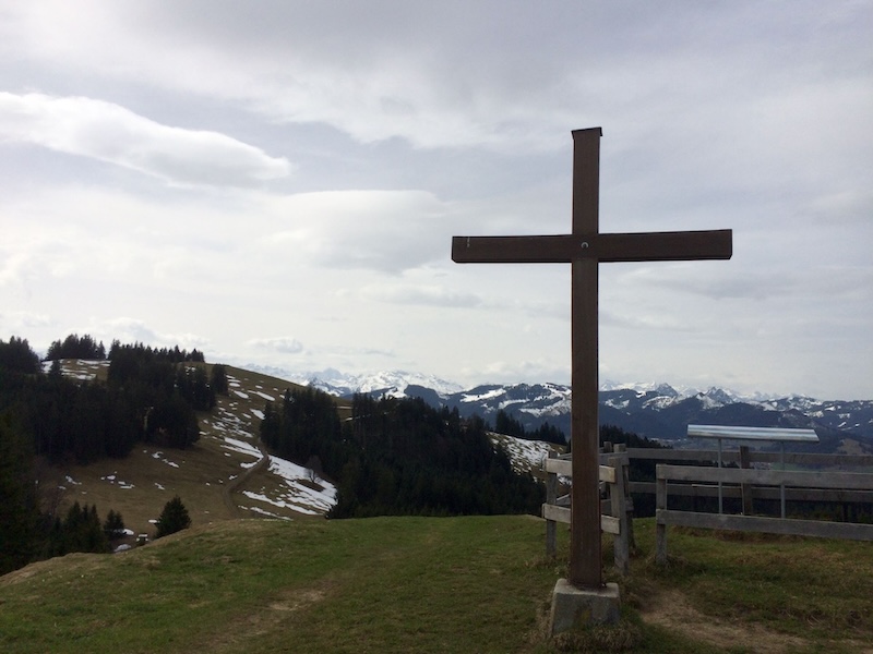 Das Stöcklichrüz und der Blick zu den Alpen, rechts die Mythen