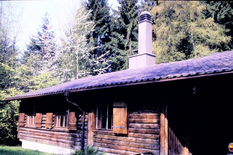 1979: Eines der ersten Fotos: Die Forsthütte nach der Renovation (Foto: Ortsmuseum Zollikon)