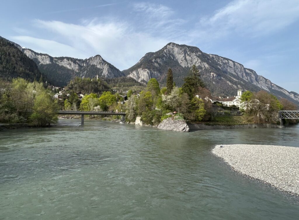 Zusammenfluss von Vorder- und Hinterrhein