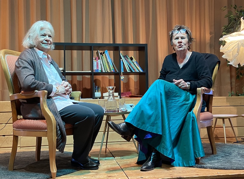 Gut gelaunt: Ruth Baumgartner und Barbara Lukesch (Foto/Video: ZN)