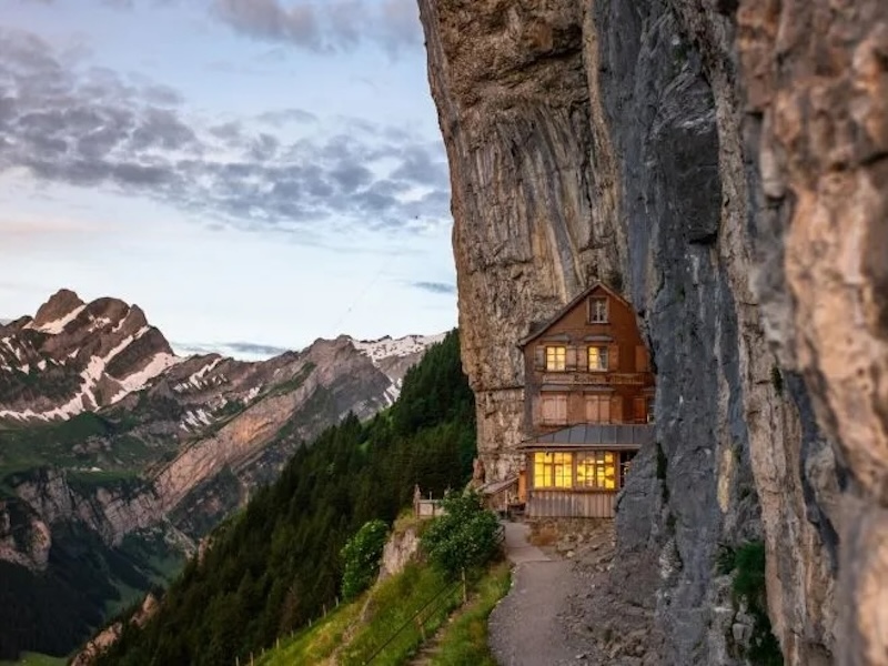 Das einmalige gelegene Gasthaus Aescher (Fotos: Tourismus Appenzell)