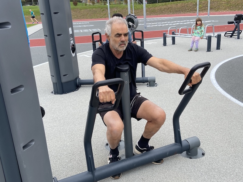«Chest press» – «Brustpresse»