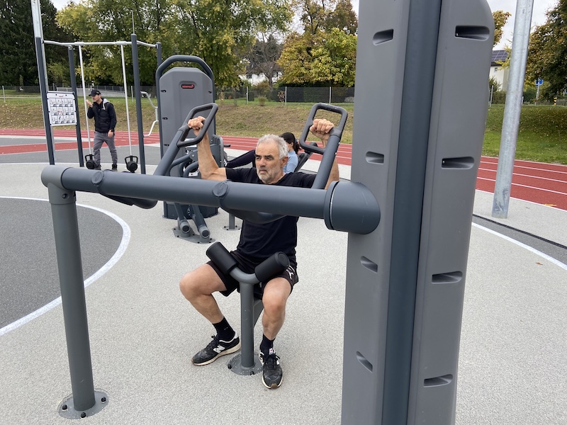 «Shoulder press» für Schulter und Bizeps