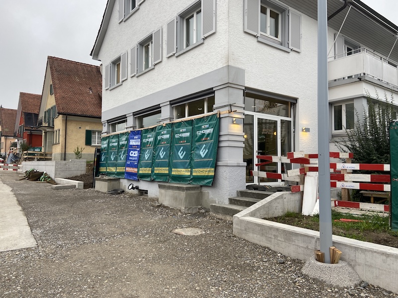 Beauty-Salon hinter Schutzmatten