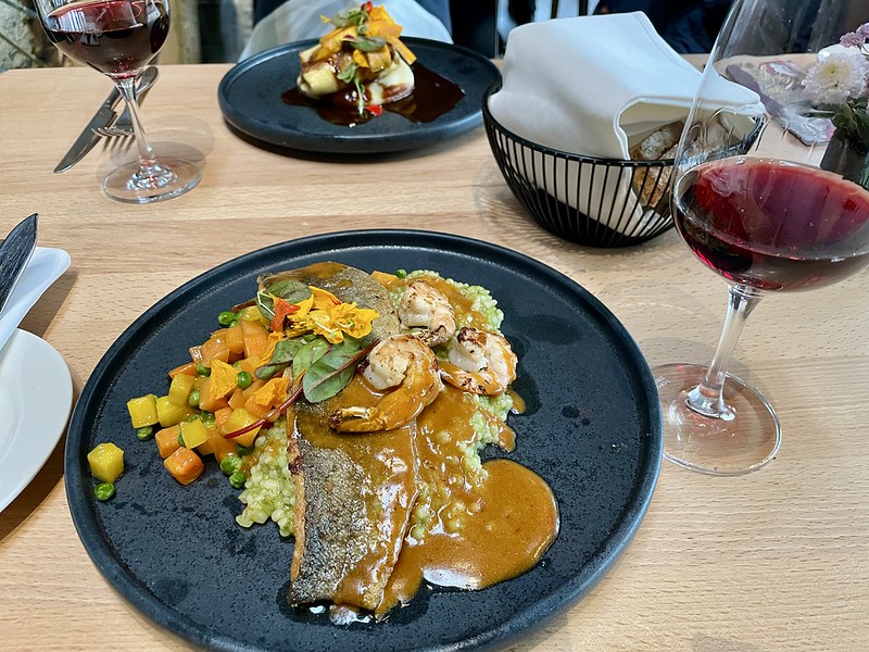 Forelle mit Scampi-Deko