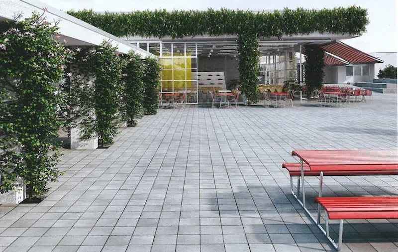 Die Aula als Verpflegungs- und Veranstaltungssaal öffnet sich zum Pausenplatz