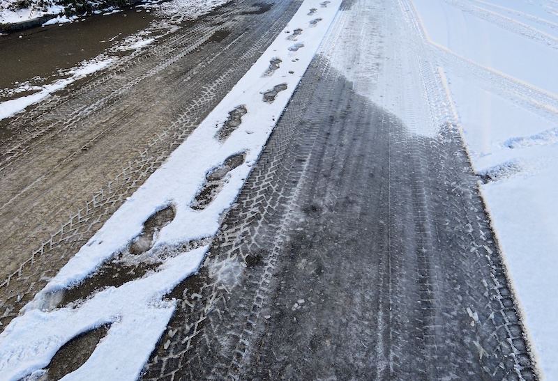 Vorsicht beim Gehen auf tückischer Unterlage (Foto: ZN)