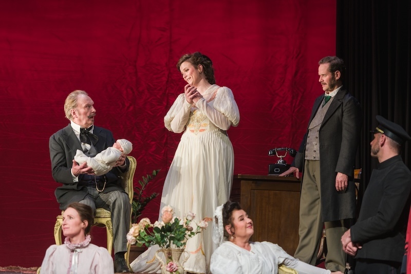 Plötzlich Opa: Giulio Antiquati mit Schwiegertochter und Sohn Enrico   (Fotos: Dennis Yulov)