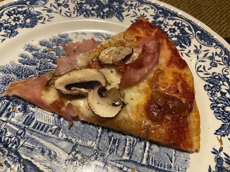 Rohschinken und Bio-Champignons vervollständigen die Auswahl