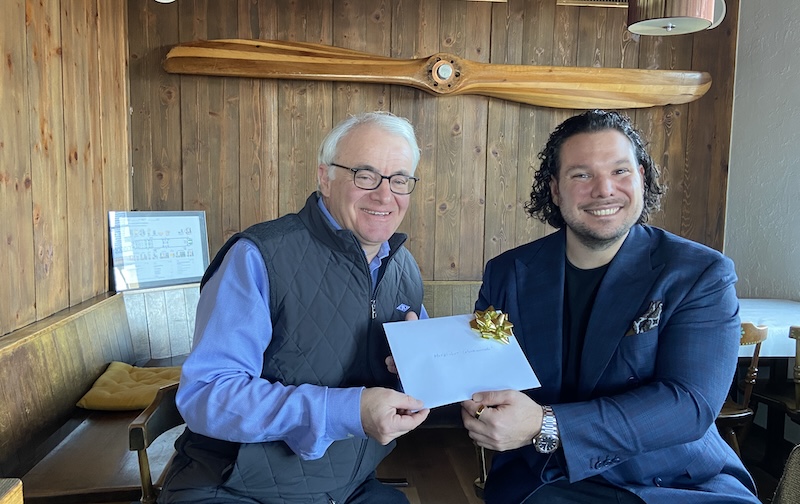 Quiz-Gewinner Marc Raggenbass (links) mit Francesco Miraldi (Foto: ZN)