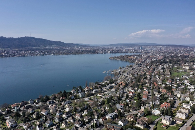 Zollikon: schon bald im Wahlkampfmodus (Luftaufnahme: Adrian Michael)