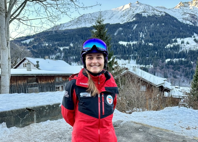 Annik als Skilehrerin