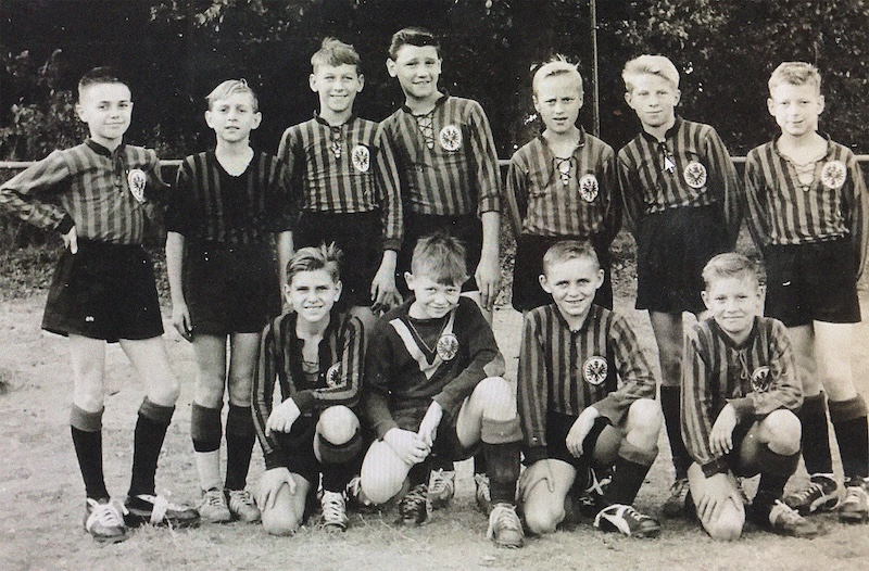 Vater Heller (obere Reihe, 2. v.r.; Fotos: zVg)