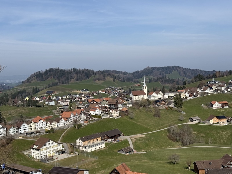 Schwellbrunn – das schmucke Dorf auf dem Bergrücken