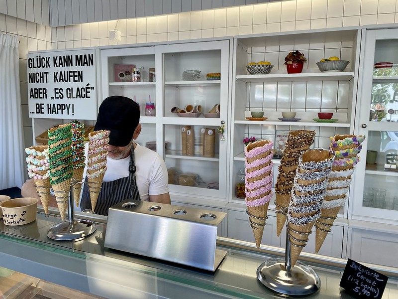 Das Dessert gibts auch in Flaach: Glace im «Glacé Lädeli»